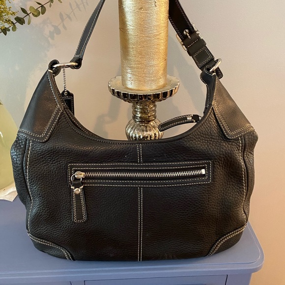 🌺Coach black pebbled leather shoulder bag - Picture 2 of 5